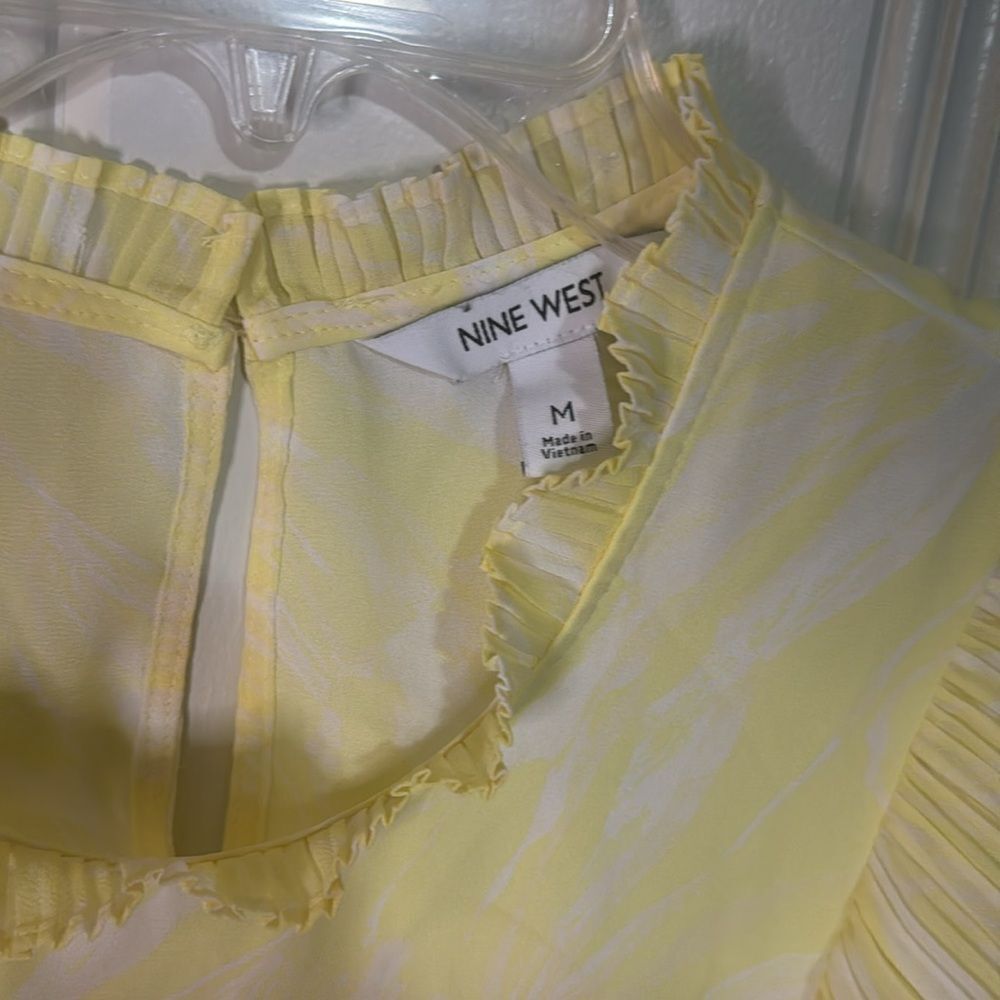Yellow and White Nine West blouse Size Medium - Picture 3 of 5